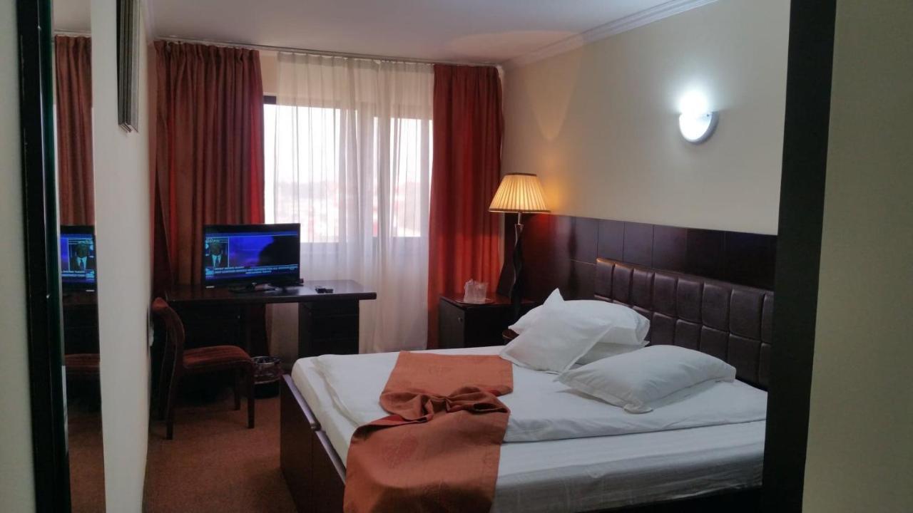 Hotel Helin Aeroport - Craiova Exteriér fotografie